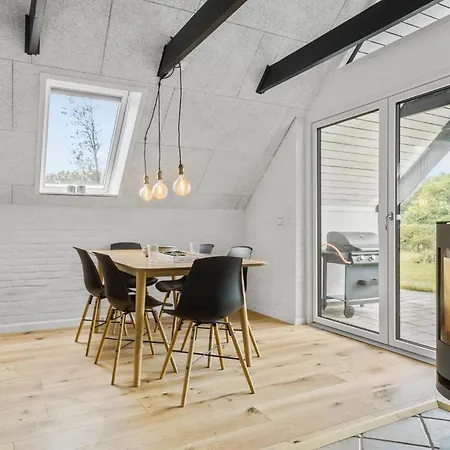 Beautiful In With Kitchen Holiday home